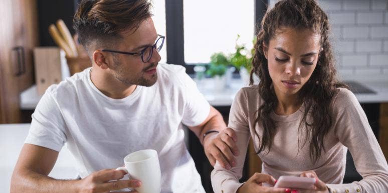 7 Easy-To-Miss Signs Of A Toxic Relationship couple having problems