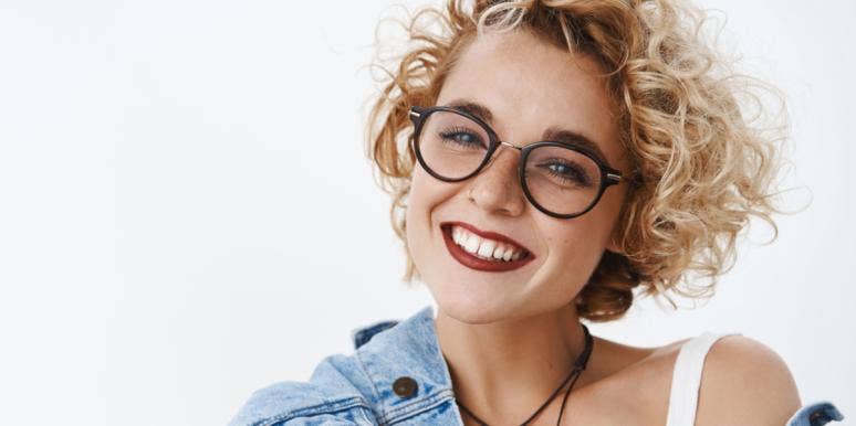 ESTP Personality Traits, Relationships & Careers smiling outgoing woman