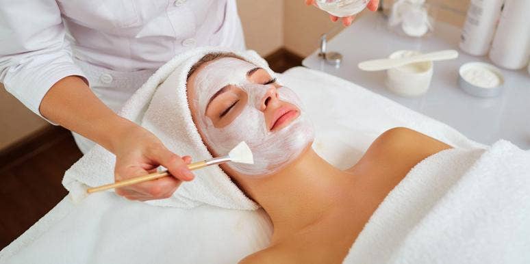 What It's Really Like To Get A $200 Bird Poop Facial What It's Really Like To Get A $200 Bird Poop Facial