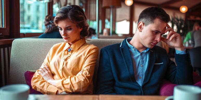 5 Nasty Traits Of Desperate, Failing Relationships unhappy couple