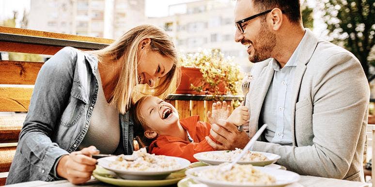 Why I Force My Family To Eat Dinner Together Every Night — No Matter How Busy We Are family eating dinner