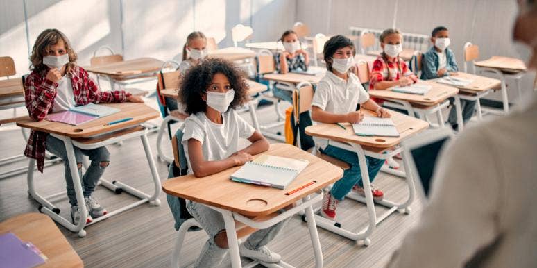 How Many Florida Teachers Died Of COVID-19? 3 Broward County Educators Dead In 24 Hours school classroom