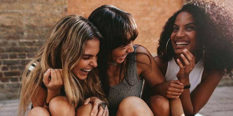What You See First In This Optical Illusion Reveals What Draws People To You friends laughing together