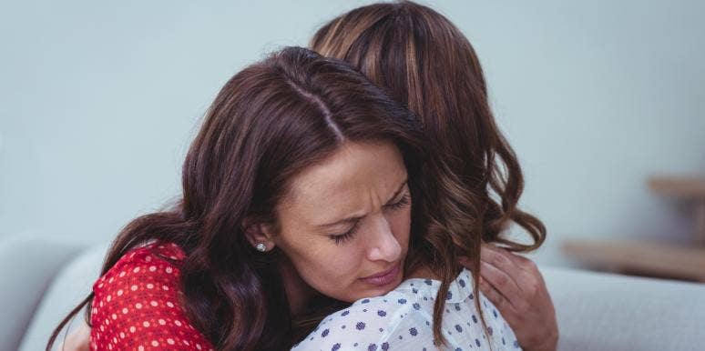 friend in an abusive relationship women hugging