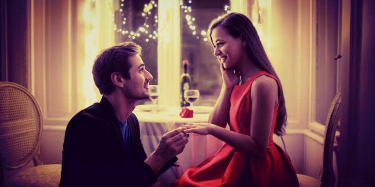 People Who Marry After A Certain Age Mostly Likely To Divorce couple getting engaged