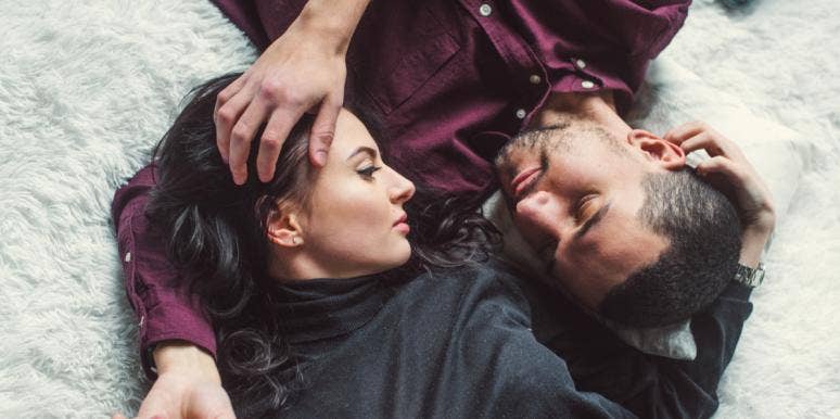 4 Common Habits That Instantly Kill Relationships couple laying together