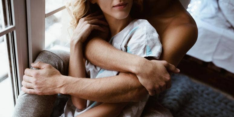 All Happy Couples In Healthy Relationships Have These 11 Things In Common woman and man embracing