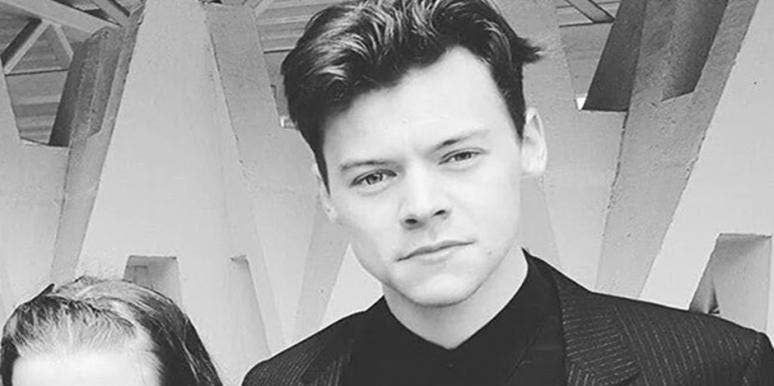What Does Sign Of The Times Mean 6 Signs Harry Styles New Song Is A Gay Anthem Yourtango
