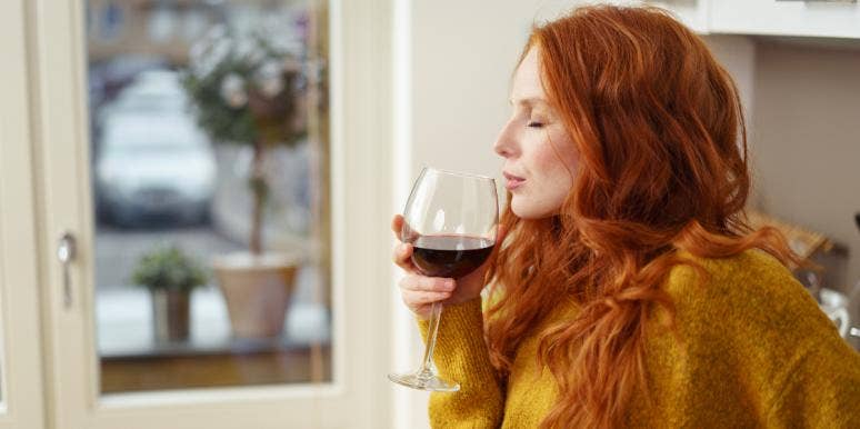 20 Best Healthy, Low-Calorie Alcoholic Drinks To Try woman with wine