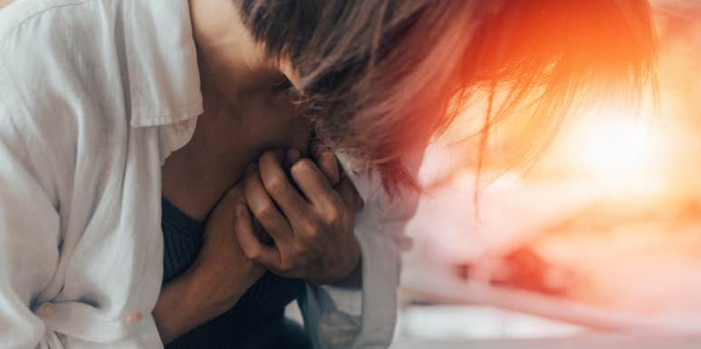 9 Heart Attack Symptoms You Should Never, Ever Ignore woman with chest pain