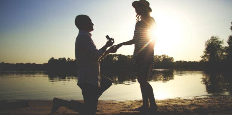 How To Buy An Engagement Ring That Will Make Any Woman Scream 'Yes!' man proposing