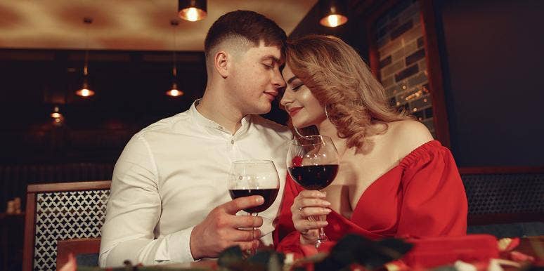 How Many Dates Should You Go On Before Dating Someone? couple on date