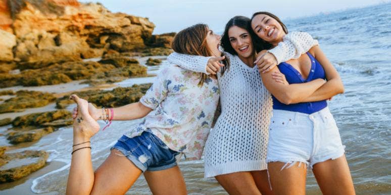 How To Avoid Annoying Your Friends With Your Relationship friends laughing smiling on the beach