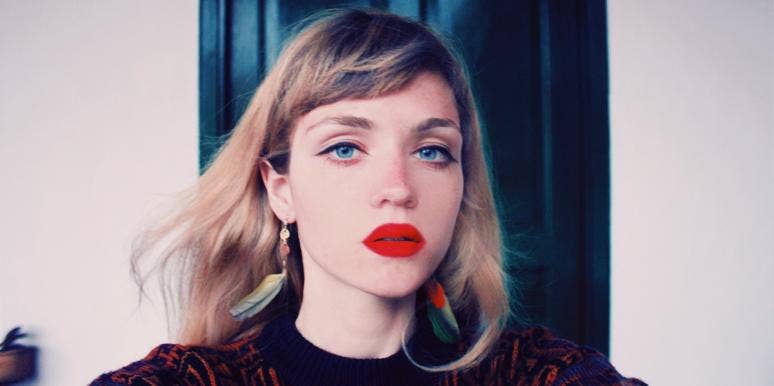 how to get your ex back woman with red lipstick