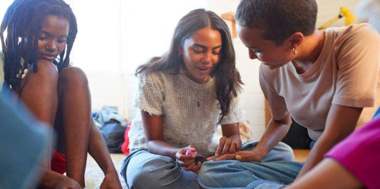 A Step-By-Step Guide To Safely Remove Acrylic Nails Or Manicure Dip While Stuck At Home A Step-By-Step Guide To Safely Remove Acrylic Nails Or Manicure Dip While Stuck At Home