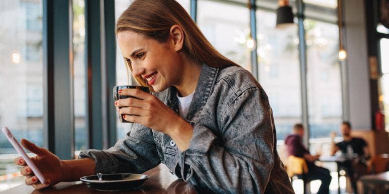 17 Flirty Texts To Send Him That'll Make Him Think About You Nonstop woman texting