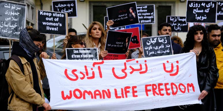 Iranian women protesting