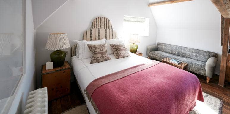 I’ve Lived Out Of Airbnbs For 15 Months. Here’s What The Lifestyle Is Really Like air bnb room
