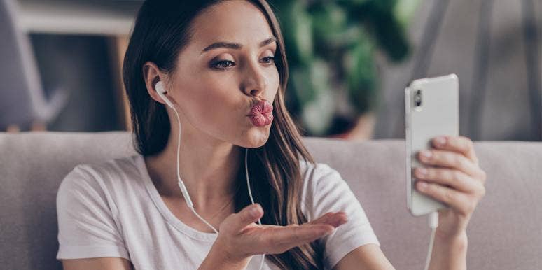 This New 'Kiss Messenger' Lets You Send Smooches Via Your iPhone
