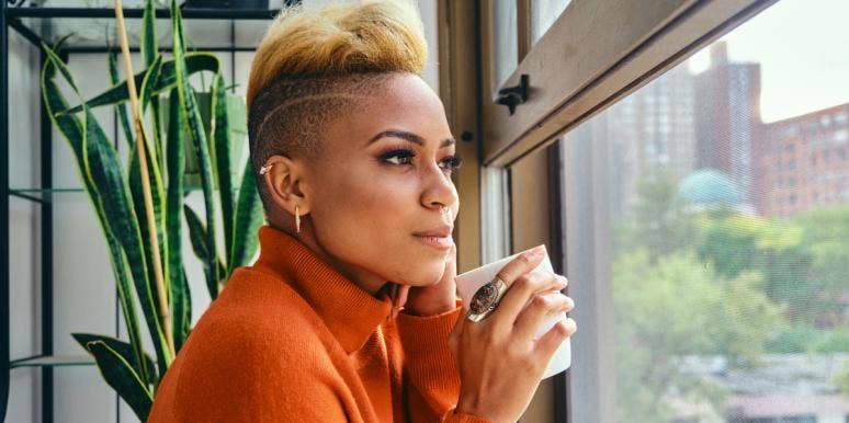 6 Science-Backed Techniques To Help You Make Difficult Decisions Without Regrets woman thinking