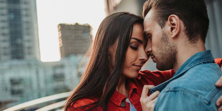 What It's Really Like To Love A Narcissist couple touching heads