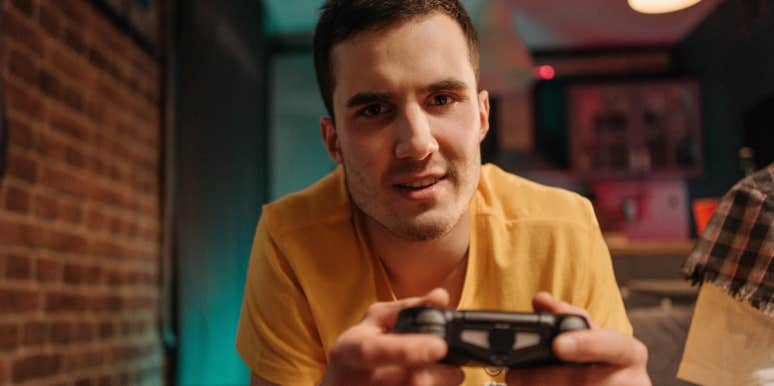 Mom Pauses Husband's Video Game After He Refused To Give Their Baby A Bath Man playing video game
