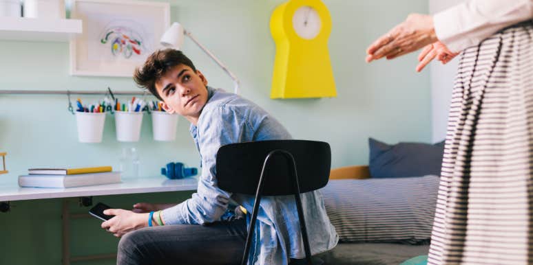 Mom Says She 'Caught' Son Getting Food At 1AM After 6:35PM Bedtime teenage boy, mom