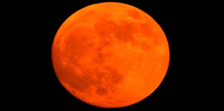 the moon in red