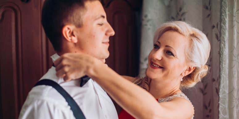 Groom Kicks Mom Out Of Wedding After She Shows Up With First Wife's Parents Groom and his mother