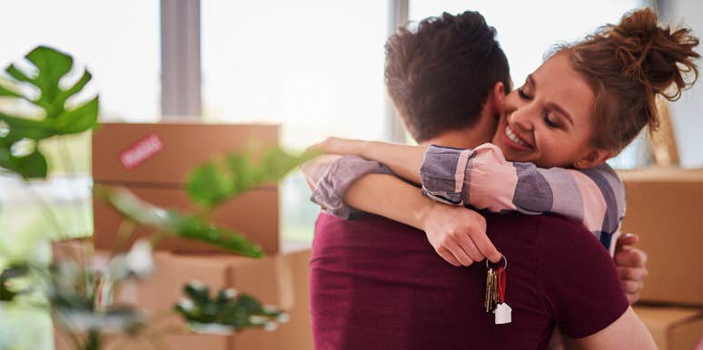Why Moving In With My Girlfriend Scares The Crap Out Of Me man and woman moving in together