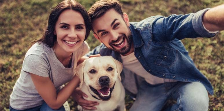 my dog doesn't like my boyfriend couple with dog