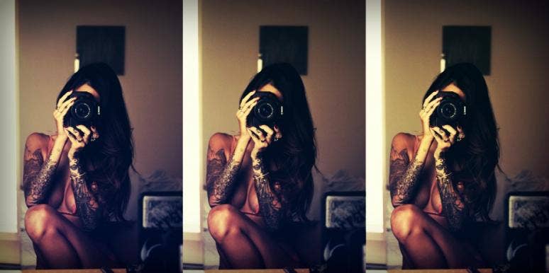 How To Take The PERFECT Naked Selfie (Told By Porn Experts) How To Take The PERFECT Naked Selfie (Told By Porn Experts)
