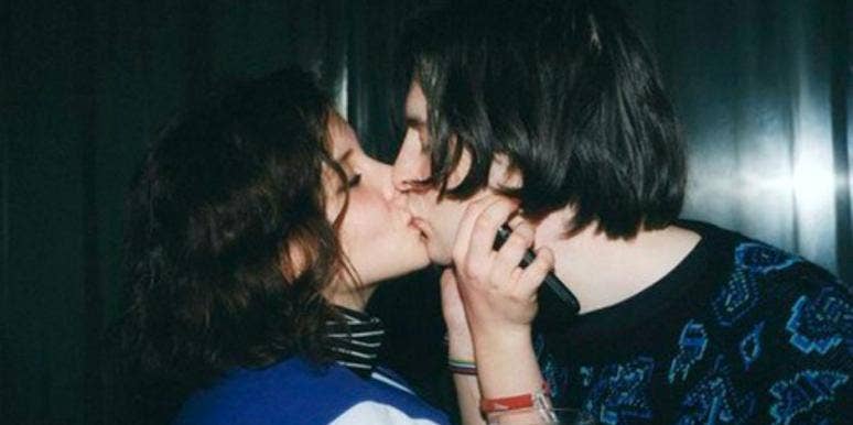 kissing kissing