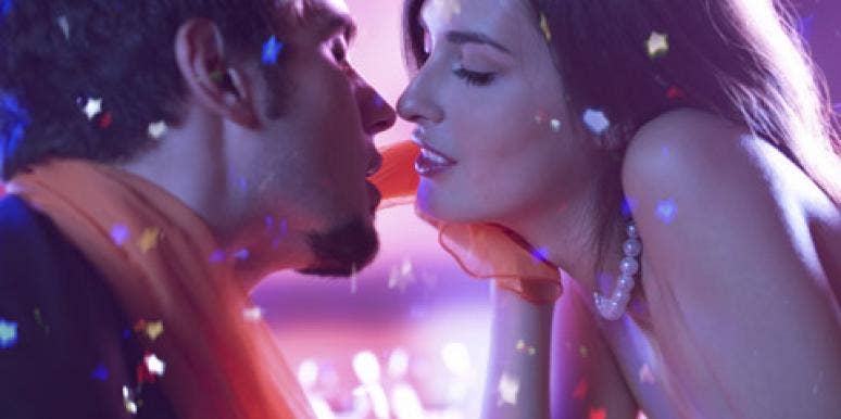 10 Best Fun Cheap New Year's Eve Date Ideas & Things To Do As A Couples 10 Best Fun Cheap New Year's Eve Date Ideas & Things To Do As A Couples