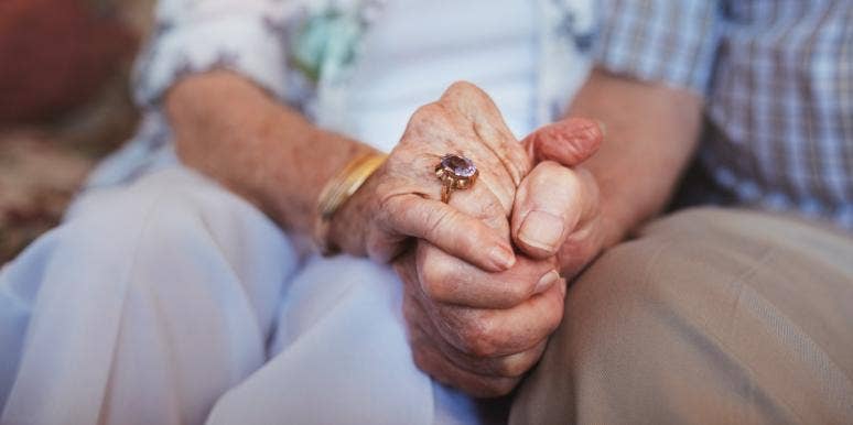 Emotional Video Captures 90-Year-Old Woman Reuniting With Her Husband Of 67 Years After Surviving Coronavirus Emotional Video Captures 90-Year-Old Woman Reuniting With Her Husband Of 67 Years After Surviving Coronavirus