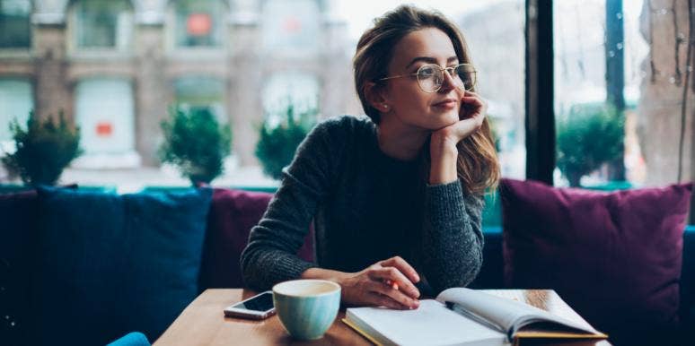 People Who Are Easily Distracted Are Creative Geniuses, Says Science woman thinking