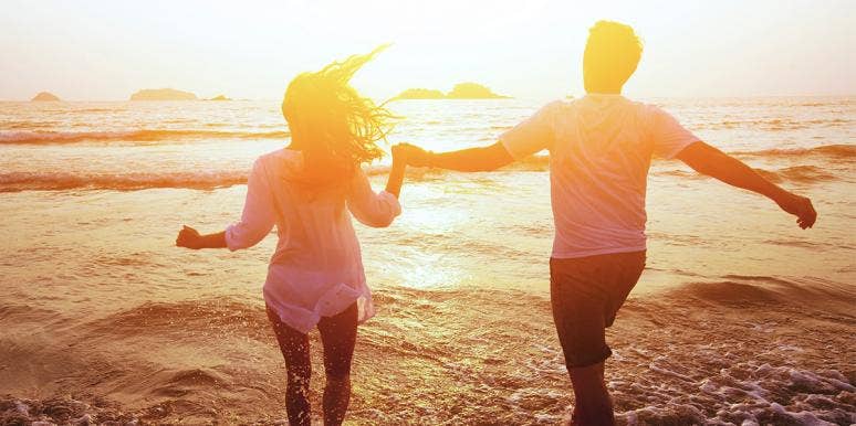 9 Adorable Personality Traits Men Love couple at the beach