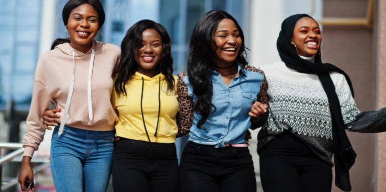 50 Funny Platonic Pick Up Lines For Friends best friends laughing walking together