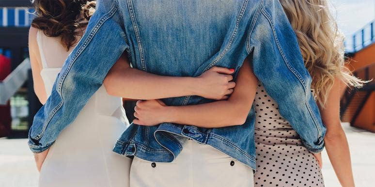 4 Surprising Ways A Polyamorous Relationship Cured My Jealousy Issues couples embracing from back