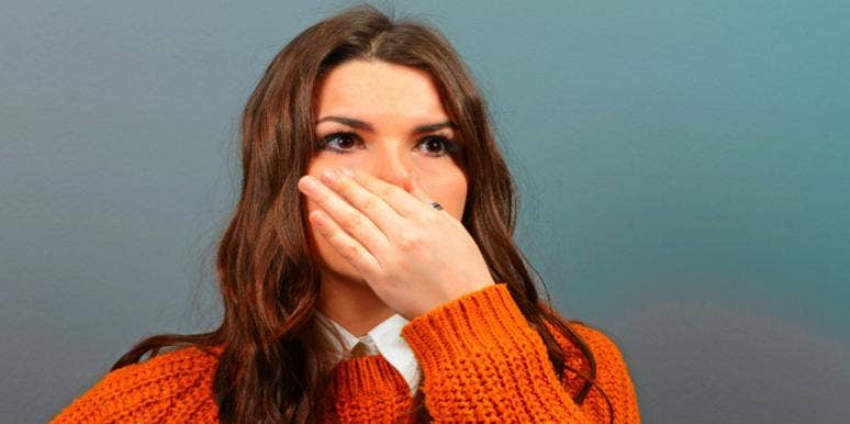 Woman Puts Poop In Her Purse Because Her Date's Toilet Wouldn't Flush Woman Puts Poop In Her Purse Because Her Date's Toilet Wouldn't Flush