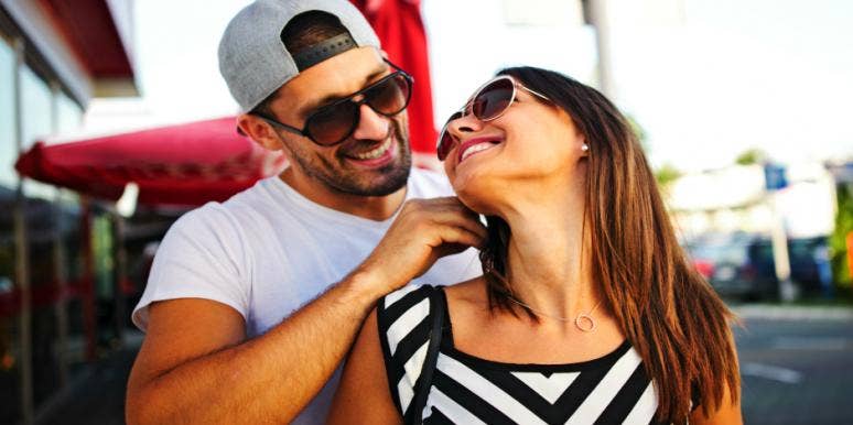 15 Signs He's A Commitment-Phobe Posing As A Hopeless Romantic 15 Signs He's A Commitment-Phobe Posing As A Hopeless Romantic