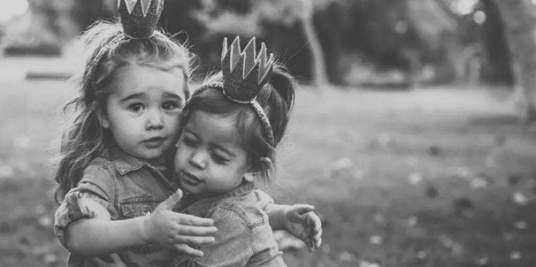 toddlers hugging toddlers hugging