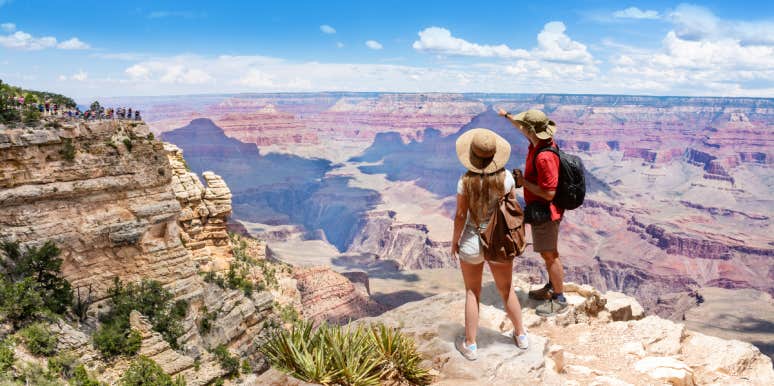Woman Dumps Boyfriend After He Pretends To Push Her Off Grand Canyon people standing on grand canyon