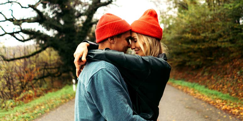7 Unsexy Communication Skills Only ‘Perfect’ Couples Practice couple hugging