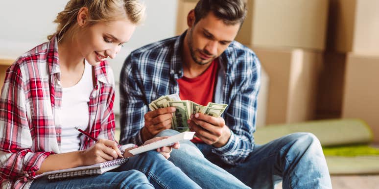 Boyfriend Asks Girlfriend To Pay Half Of Expenses Even Though He Makes $500K Couple counting cash