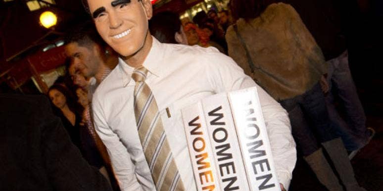 binders full of women mitt romney holding binders full of women