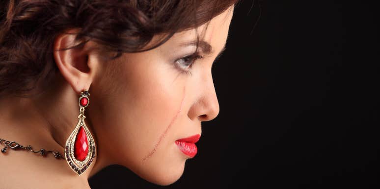 woman with face scar