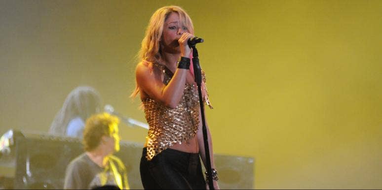 Everything To Know About Shakira's 'Husband' Gerard Piqué shakira on stage singing