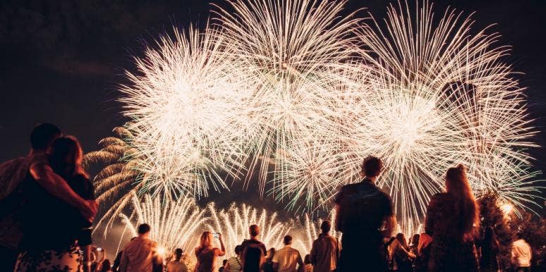 What To Do As A Highly Sensitive Person On The 4th Of July people viewing fireworks