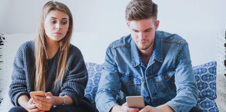 5 Common Signs Of Trust Issues & How To Deal With Them woman with trust issues glancing at man's phone